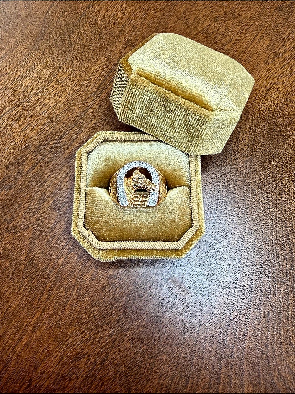 Horseshoe Statement Ring Like New Size 6.75